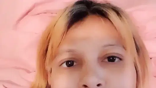 Горячая Bichi одна дома, чтобы играть с воображаемым мужем