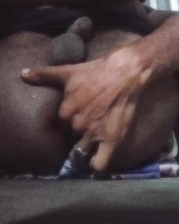 Today I went to the bathroom and put my hand in my big ass.