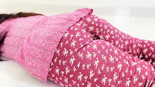 Adik tiri tamil dengan pantat bahenol 19 tahun dientot sama abang tiri punjabi saat lagi beristirahat di kamarnya - mani muncrat anal episode-3