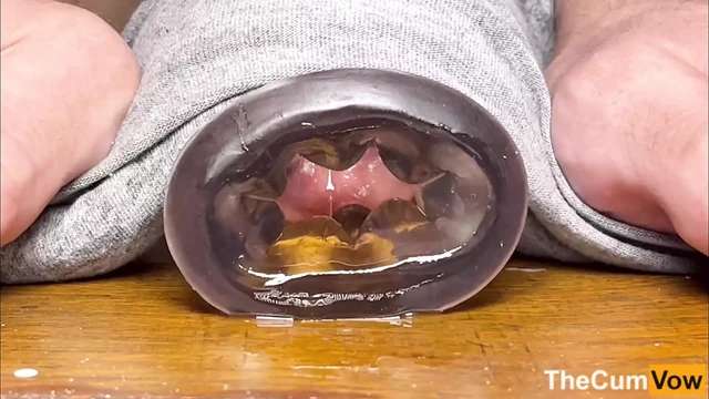 MEGA CLOSE UP CUMSHOT FUCKING TOY