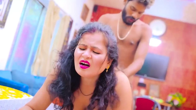 Sexy Madamji...