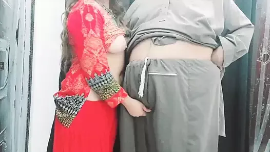 Desi casada esposa fodida no cu e buceta pelo sogro com áudio hindi claro e conversa sexy