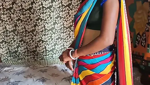 Tante seksi dengan kain sosis warna merah
