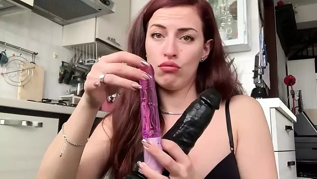 CAROLINA IENA – JOI dickrate - Italian bitch comments and humiliates your tiny dick