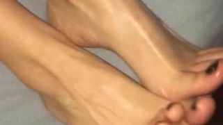 Cumshot on her feet and toes