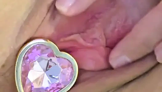 Seksi Orta Yaşlı Seksi Kadın Küvette Çıplak Amına Anal Tıkaç Sokuyor...