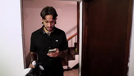 Bu sürtükler yarağım için tüm koridoru sırılsıklam sırılsıklam yapıyor