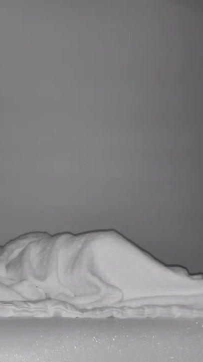 Câmera de Visão Noturna Flagrou a Colega de Quarto Se Tocando | Clipe 1