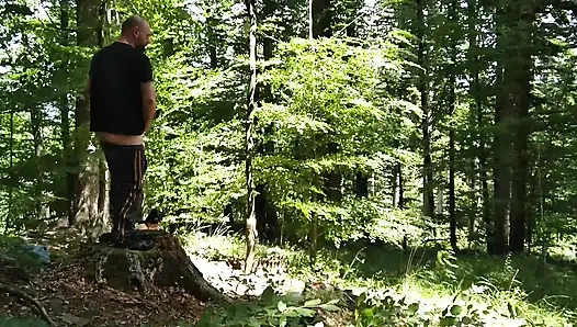 Seksi orta yaşlı seksi kadın için altın duş