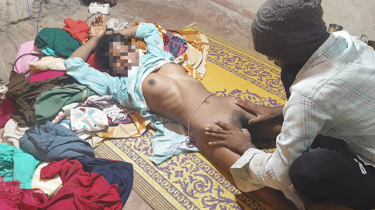 Desi ganv ki larki ko shahar ke larke  ne  chod dala garmi ka mausam room men phayda uthaya