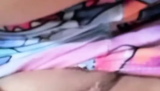 Memek sempit ibu tiri ini dientot habis-habisan sama kontol besar ibu tirinya sendiri