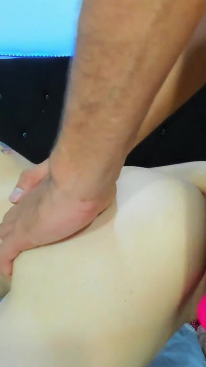 เขาให้ตูดเธอครั้งแรกในรายการบนแพลตฟอร์ม xxxx คลิป 1