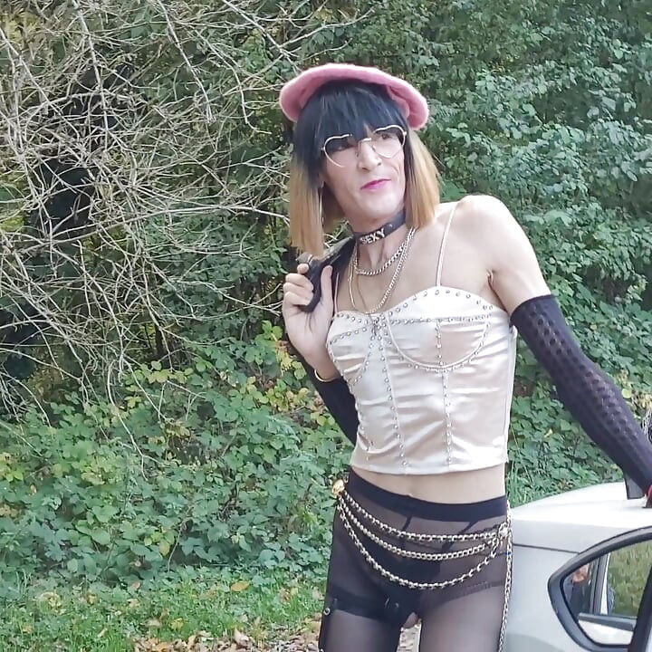 Exhibit P🚗U B L I C en Pute on a Parking Lot in the Forest, at La Faisanderie 91. Fanciful Tights, Thong [4sep25] Meet CoKiiNE! VaneSsaBiTCHx