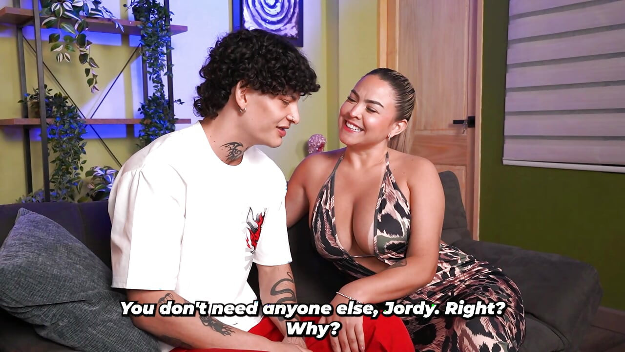 Peituda madrasta acaba fodendo seu enteado depois de con conforto Jordy Fabian e Daniela Gomez