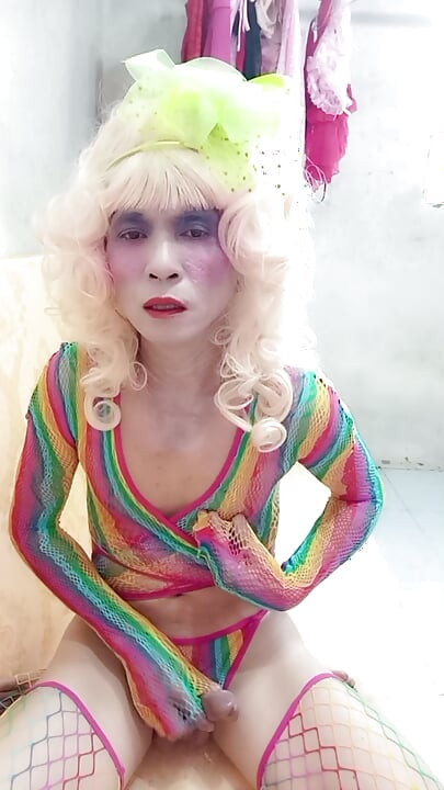Oanh Le transgender seksi sentetik porno giyiyor