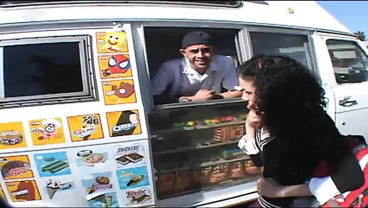 Возбужденную тинку сняли и жестко трахнули