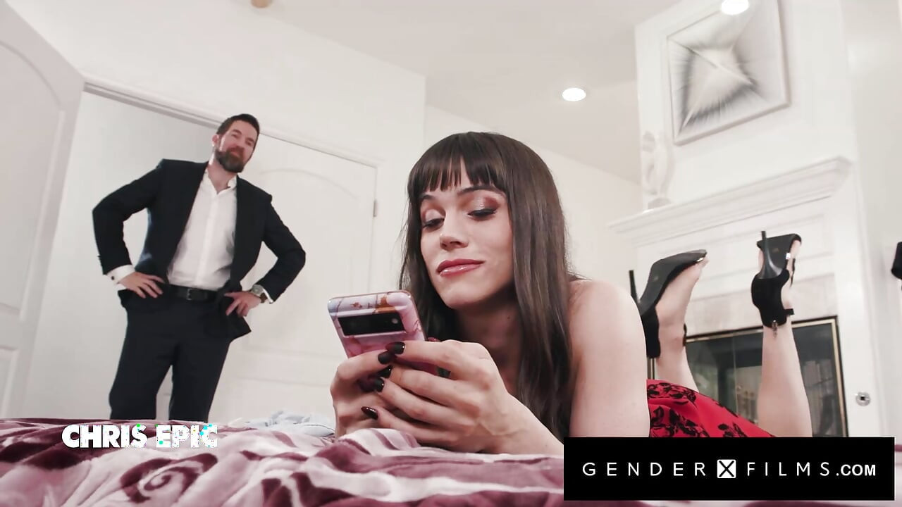 GENDERX FILMS - Trans šećerna beba Nyxi Leon sirovo jebana od velikog kurca Chrisa Epica
