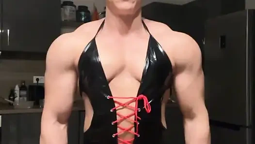 Следую приказам потрогать эту порванную черную телосложение