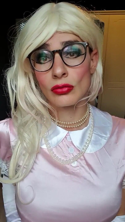 Feeling very pretty in pink. Do i make a good looking sissy?