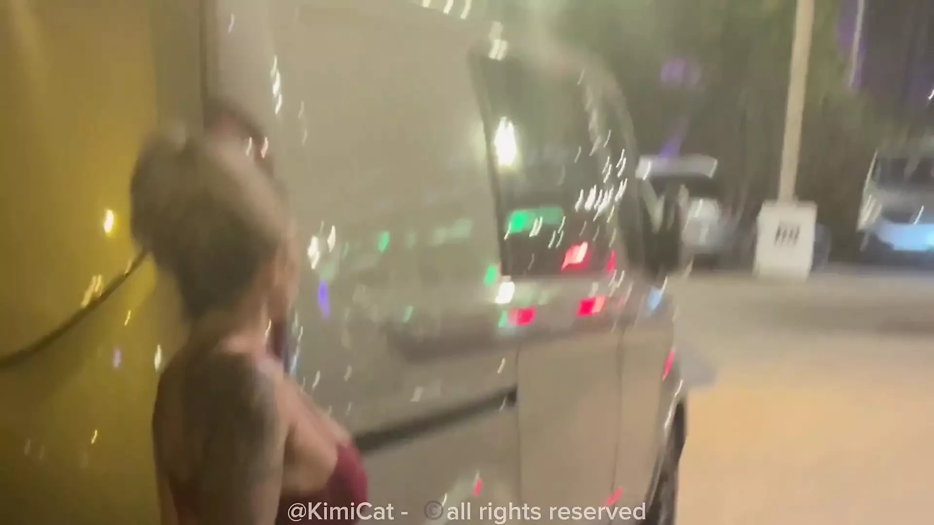 Noite selvagem no Swinger Club - terminou com drenando as bolas de um estranho no estacionamento!