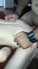 karisinin yaninda oglan sikiyor