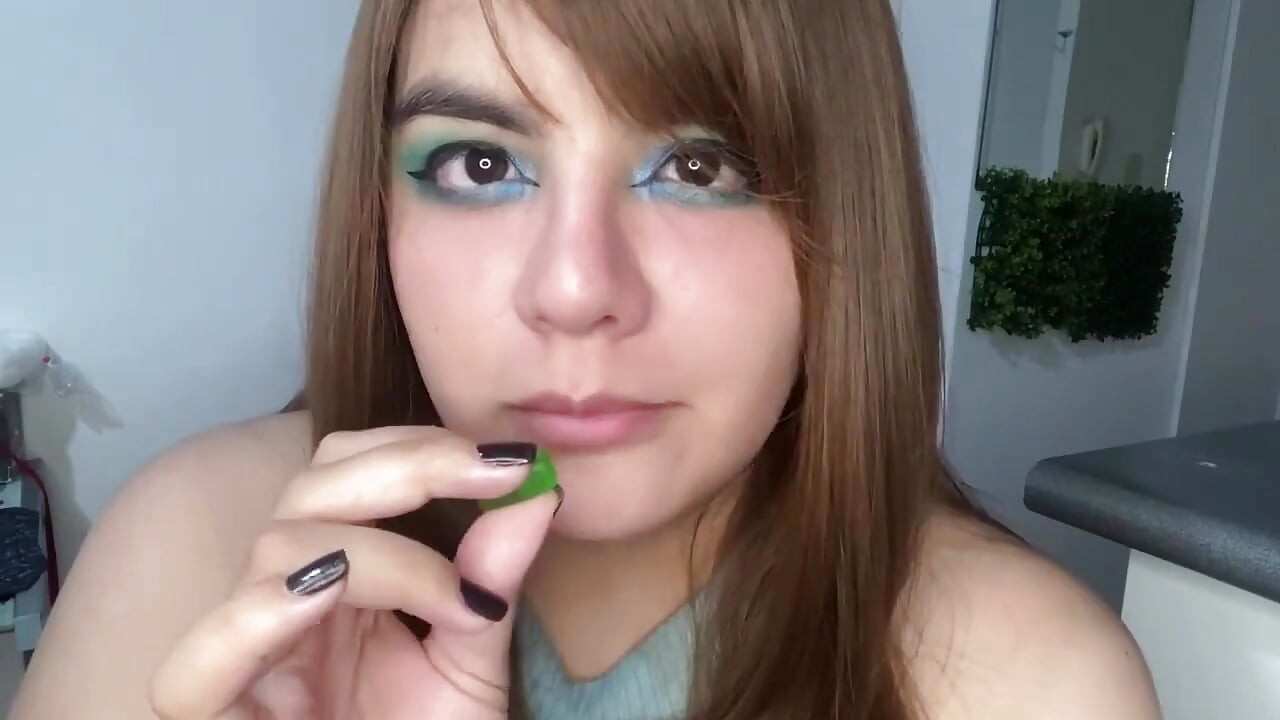 BBW τρώει Gummy Bears