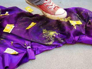 Smashing mustard packets on Samantha's prom dress