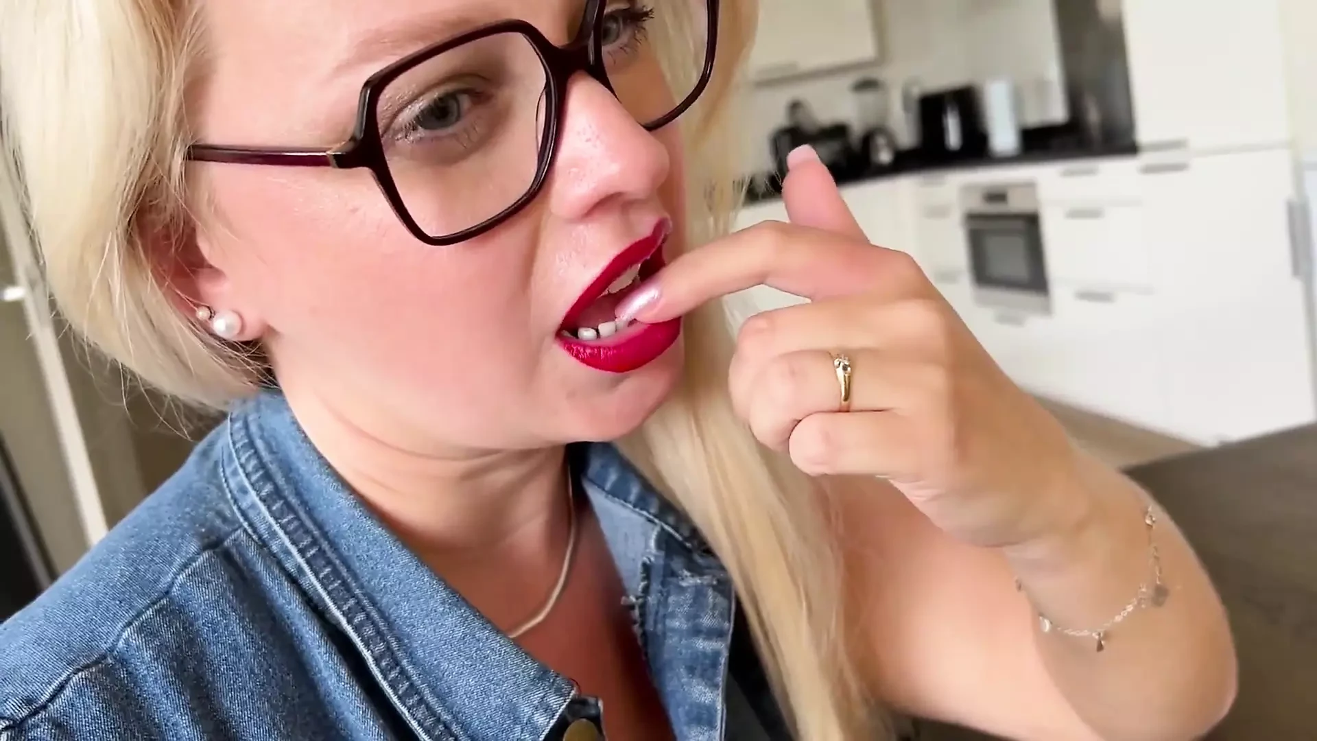 Long Nails Tapping Fetish Asmr