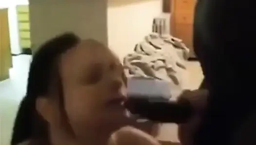 Aldatılan orta yaşlı seksi kadın - gavat orta yaşlı seksi kadın hepimiz gavat oyunu hakkındayız. Arkadaşlarım ve ben sert eş değiştirenleriz ve yenileriyle tanışmak isterim