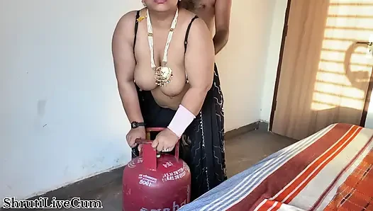 The Village soft gas delivery person handed over the in addition to the tank, where is the empty cylinder, I take it.