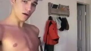 Heißer Twink kommt