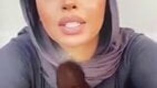 Mona Khalifa, hommage au sperme