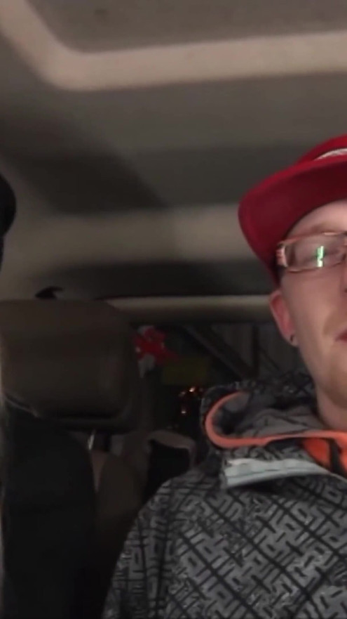 Juste ici dans la voiture