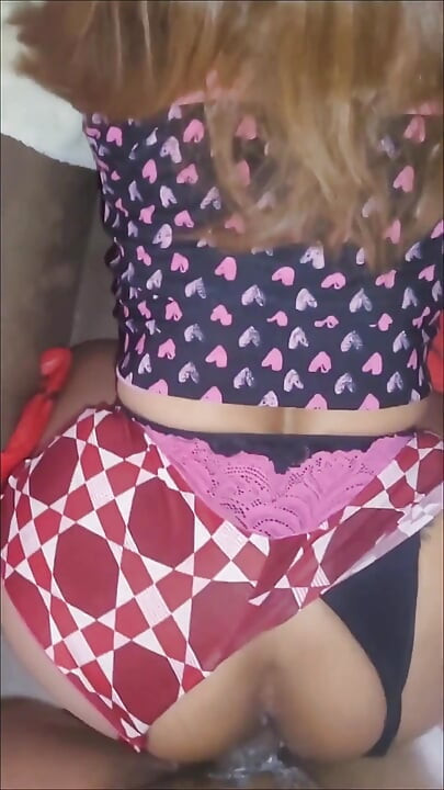 Brineta se jebe u guzicu i dobiva mlijeko u guzicu