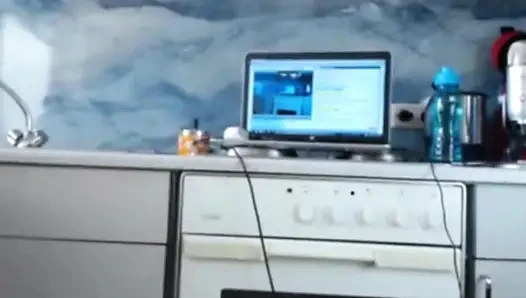 Dea si seksi lagi asik twerking di live streaming