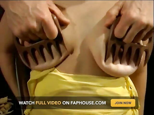 Awek panas bertetek besar diikat tetek dan pepeknya diusik