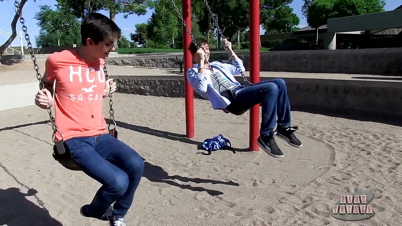 Murid nakal ini dientot habis-habisan sampai dicrot di dalam