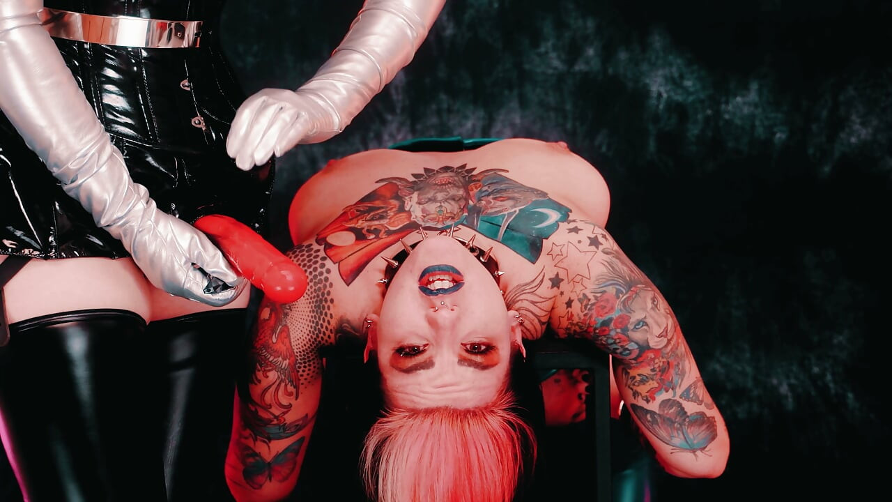 Trò Chơi Fetish Lesbian Đầy Đặn - Nữ Vàng và Nữ Nâu Thờ Phụng, Ngón Tay & Đụ Trong Trang Phục Fetish Đầy Đủ
