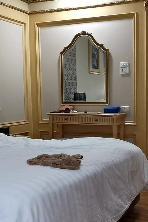 Sissy Slut Michelle Morning Wake-up in Bangkok Hotel and Web Show