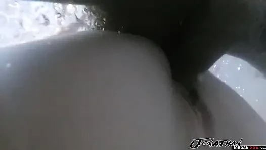 Развлечение в горячей ванне с Kate England