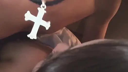 Zwei heiße japanische mädchen lutschen einen asiatischen schwanz!