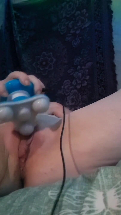 Lihat apa yang aku lakukan dengan wortel ini?