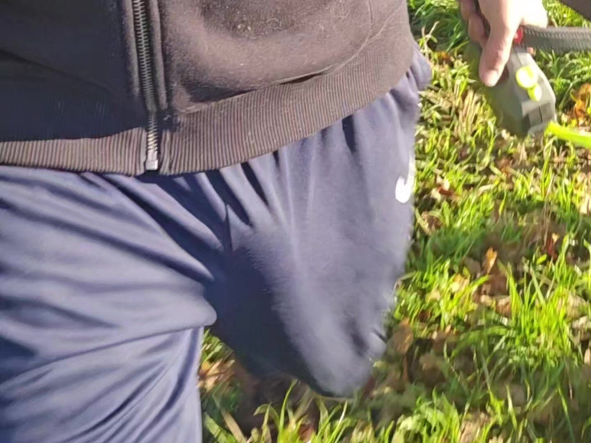 Freeballing in my trackies