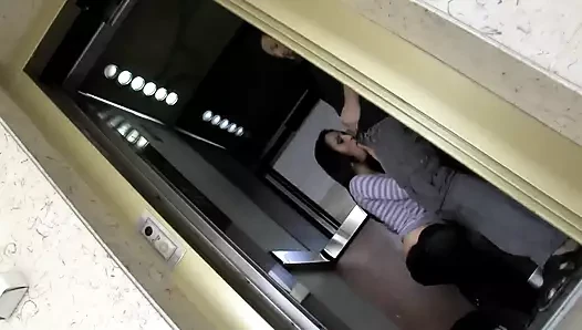 The young slut gets her pussy penetrated
