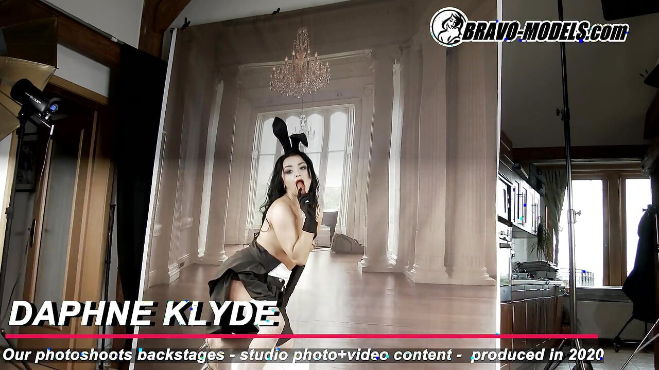 388-Backstage photoshoot Daphne Klyde - Adult