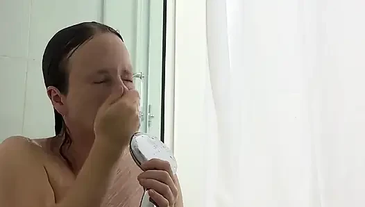 Natural Beauty Shaves Her Pussy