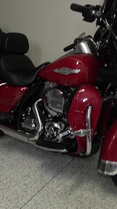 Marvelle se fait baiser sur une Harley