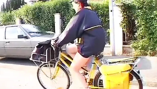 Özel gösteride sikilen pirsingli genç kız