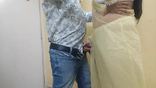 Bhabhi ko condom laga kar choda