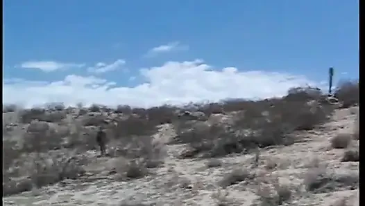 Memek pirang tetek besar mengobel di deserto